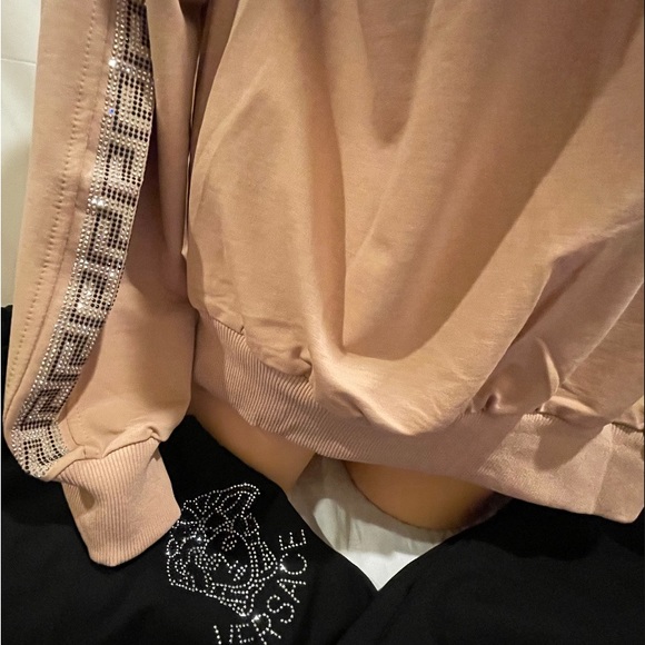 NEW VERSACE WOMEN BLING RHINESTONE 2PC SET ZIP HOODIE SWEATSHIRT & JOGGERS NICE! - Picture 9 of 10